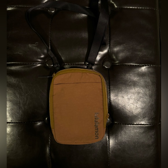 Lululemon Easy Access Crossbody Bag 1.5L - Picture 2 of 2